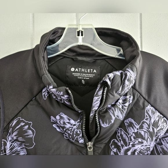 Athleta Size xlg Vest- Full Zip- Stretchy Sides- Black and Purple Floral Pattern - Picture 3 of 5